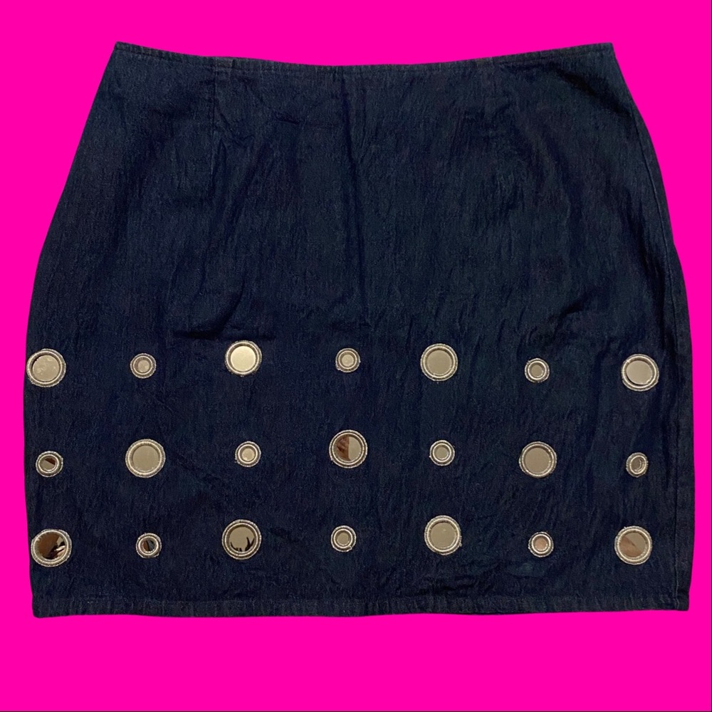 Mirror skirt.